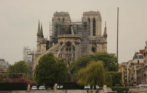 Notre-Dame de Paris : au lendemain de l'incendie, une structure encore fragile