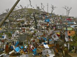 À Mayotte, le cyclone Chido "a tout dévasté"