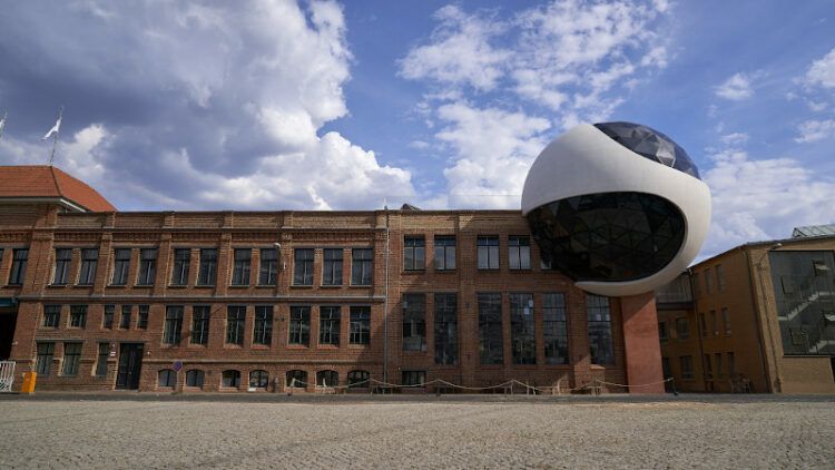 En Allemagne, la sphère d’Oscar Niemeyer, dernier hommage aux courbes du maître
