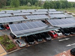 Ombrières photovoltaïques : Ineo et Piveteaubois unissent leurs forces