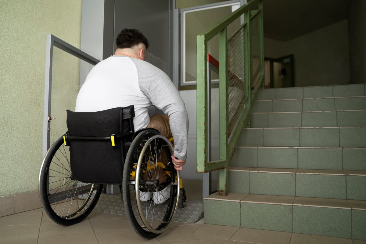 Immeuble : le non-respect des normes d'accès pour handicapés justifie une démolition