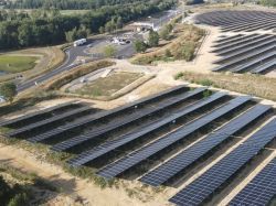 Une première centrale solaire en service sur les délaissés autoroutiers d'APRR (Eiffage)