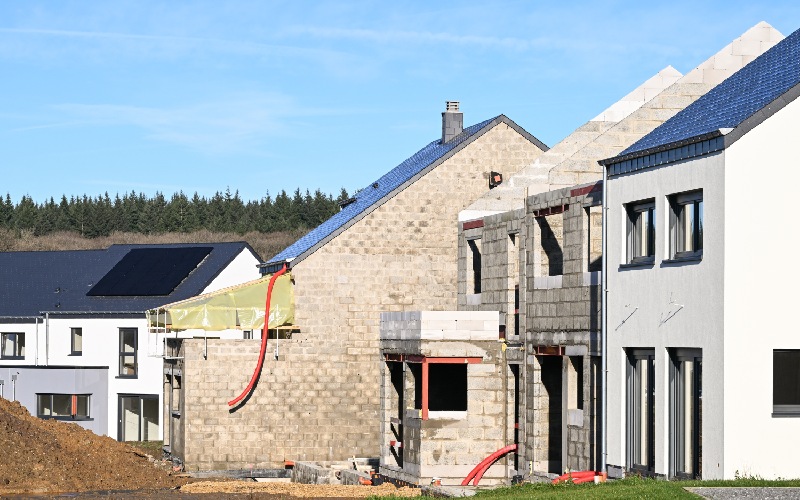 24 milliards d euros pour construire et renover 400 000 logements d ici 2027