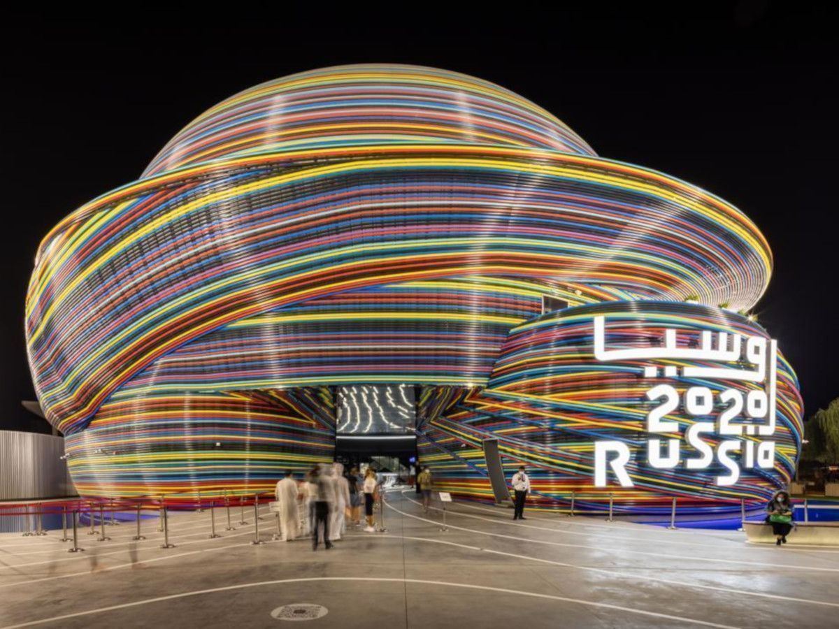 À l'Expo universelle 2020, le pavillon russe impressionne par son dôme multicolore