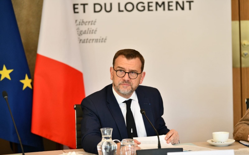 le ministre du logement lance le travail engagements quartiers 2030