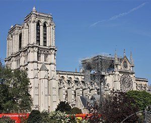 Un cabinet d'architectes propose un projet de cathédrale éphémère devant Notre-Dame