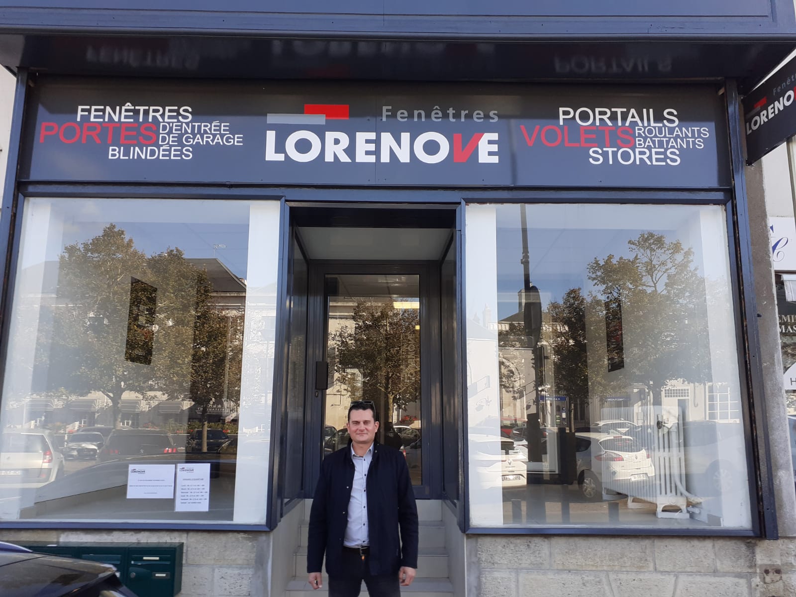 Dans le Loiret, Fenêtres Lorenove ouvre deux nouvelles boutiques et recrute des poseurs en alternance.