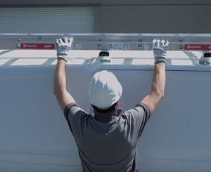 Les échelles à coulisse en alu avec traverse de Würth