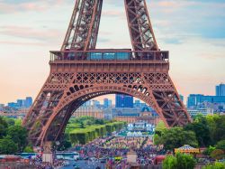 Rachida Dati veut classer la tour Eiffel au titre de "monument historique"