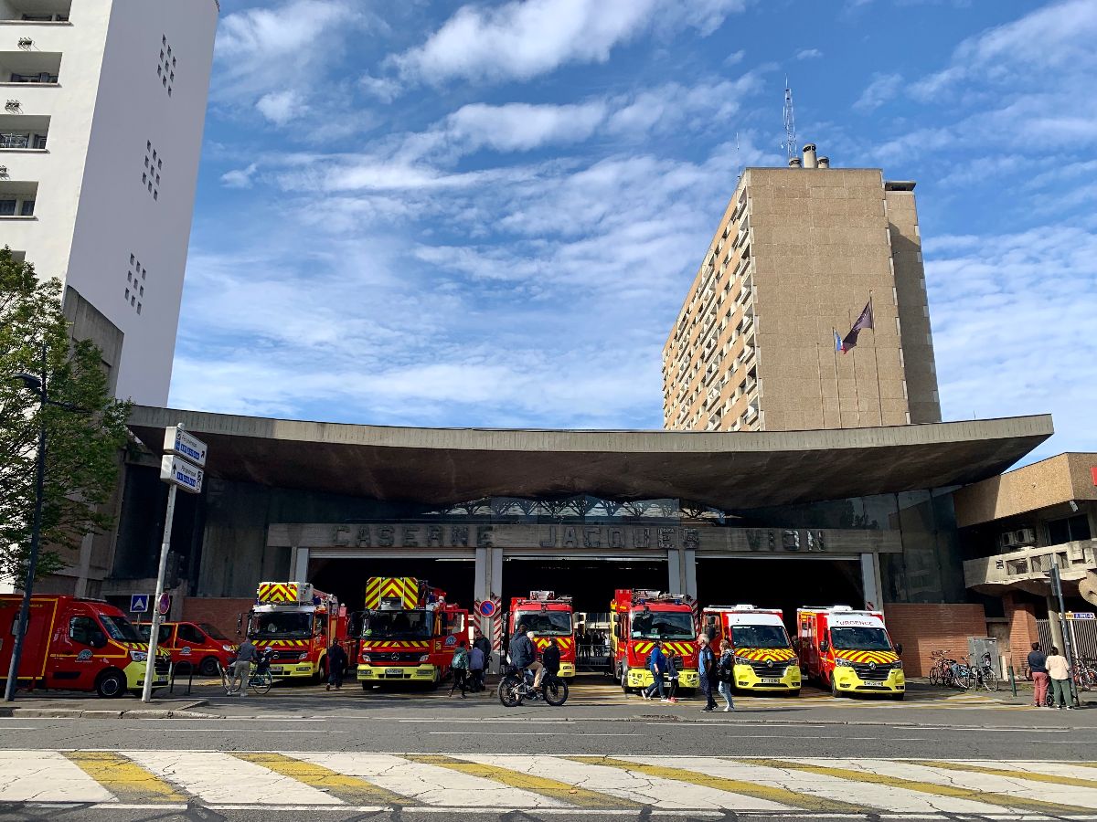 À Toulouse, une caserne de pompiers à l'architecture brutaliste trouve une seconde vie