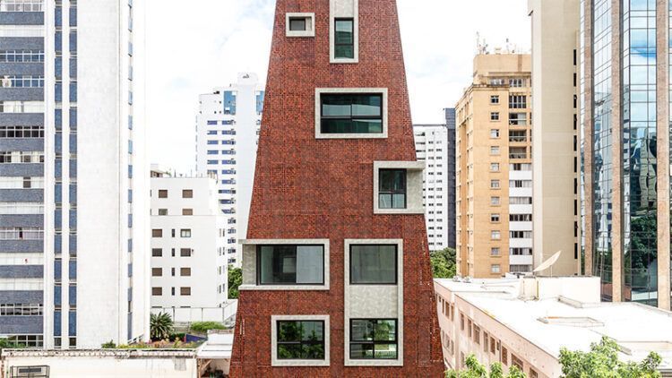 La tour perforée Casamirador au Brésil par Gisele Borges