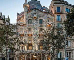 A Barcelone, la façade arrière de la Casa Batlló de Gaudí, retrouve son aspect d'antan