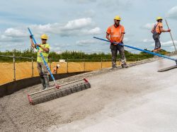 Une fondation d'éolienne en béton décarboné coulée près de Poitiers