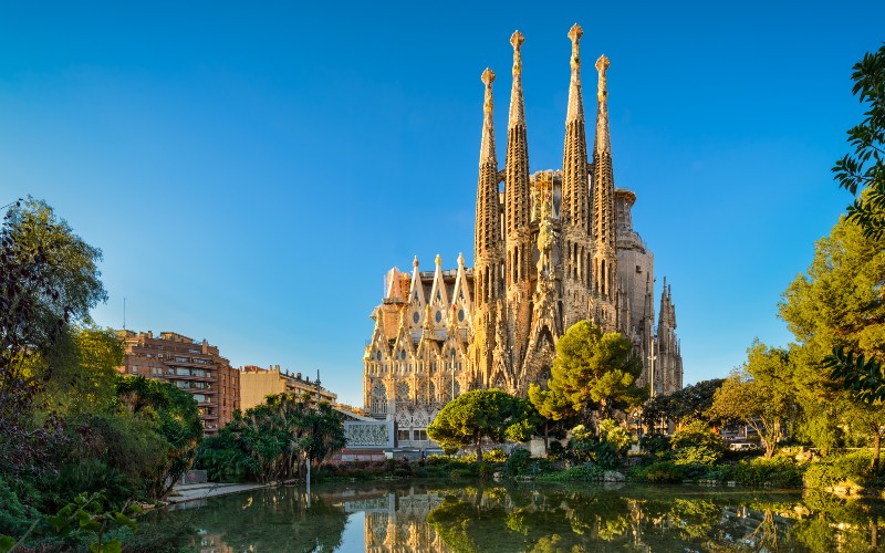 sagrada familia une nouvelle tape franchie avec les tours des vang listes