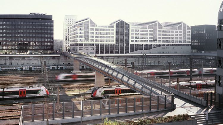 FRANCHIR un fleuve ferroviaire avec une passerelle signée Marc Mimram