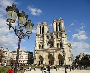 Notre-Dame : une cathédrale "éphémère" en bois envisagée sur le parvis