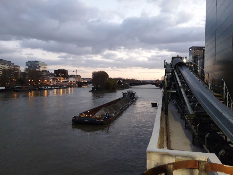 Pollution de l'eau : les sites Lafarge situés en bord de Seine seront contrôlées