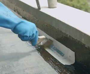 Alsan® Macaflash, nouvel outil pour la pose du voile Flashing en relevé d’étanchéité