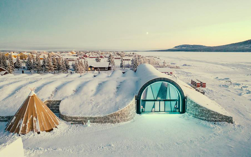 l embl matique icehotel en su de r nove sa toiture ondul e avec rubbergard tm epdm