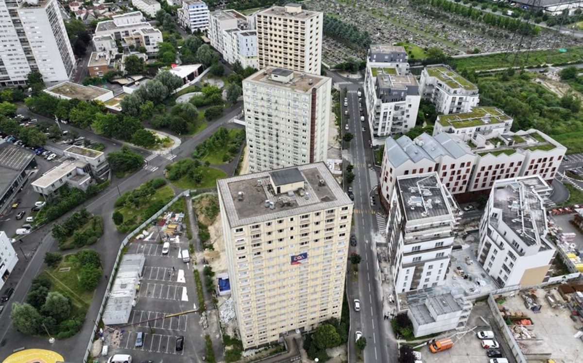 Val-de-Marne : Alfortville démolit trois de ses tours d'habitation avec 440 kg d'explosifs