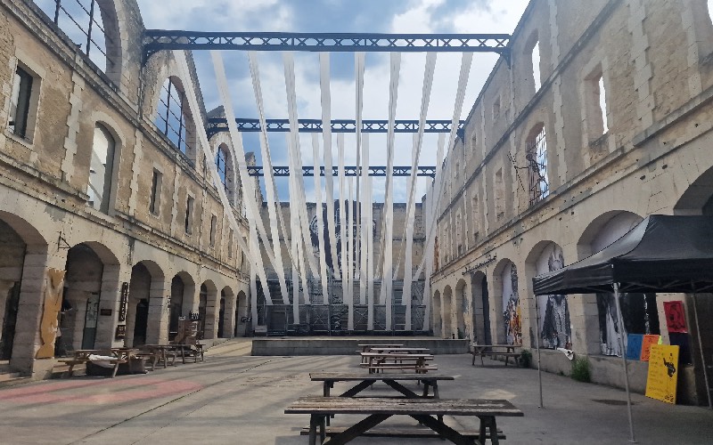 bordeaux une ancienne caserne devenue un tiers lieu incontournable