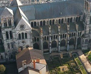La Collégiale Notre-Dame-en-Vaux améliore jusqu’à 25% son efficacité énergétique avec Hellio