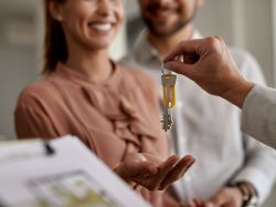 Logements anciens : transactions et prix repartent à la hausse