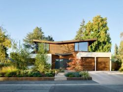 Des baies vitrées XXL pour une maison à vivre dedans/dehors
