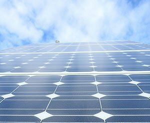 L'Assemblée adopte de nouvelles dérogations pour des installations photovoltaïques sur le littoral