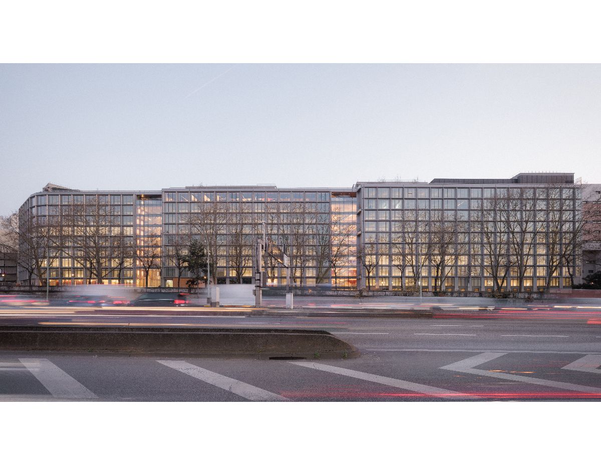 Au sud de Paris, des bâtiments obsolètes deviennent un ensemble de bureaux moderne