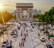 Exposition Champs-Elysées: lobbying ou politique de la ville?