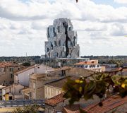 Fondation Luma : la tour miroitante de Frank Gehry