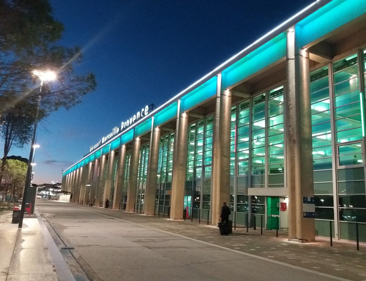 Hausse des redevances aéroportuaires: refus à Lyon, feu vert à Marseille