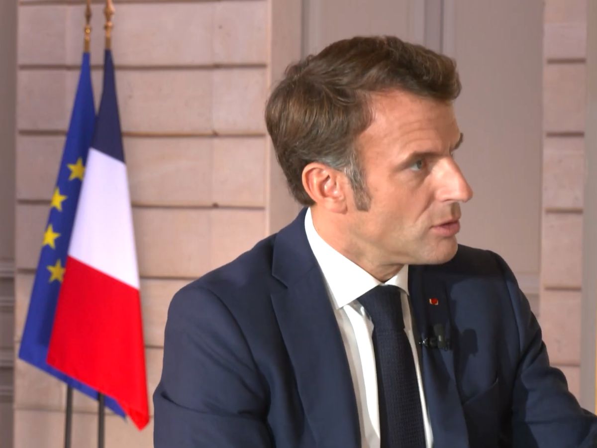 Emmanuel Macron promet à nouveau "un grand projet de restauration" des écoles