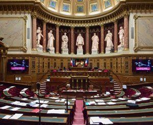 Le Sénat vote la création d'un "dispositif spécifique" de chômage partiel