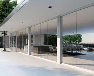 Line Glass, le nouveau système de fermeture avec verre coulissant de Bat Group