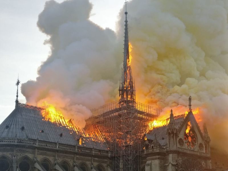 Incendie de Notre-Dame de Paris : la mobilisation générale est lancée