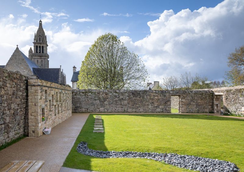 Un jardin commémoratif ouvert sur le paysage finistérien 