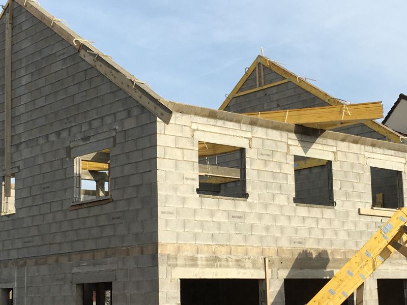 La construction évite (un peu) le coup de chaud en mai