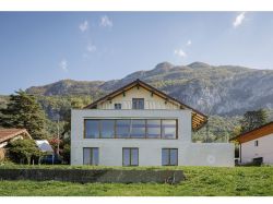 À Annecy, une maison des années 1960 retrouve de sa splendeur