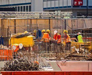 "Travailler tous" et "contenir" le chômage : les défis qui attendent la France, selon Bruno Le Maire