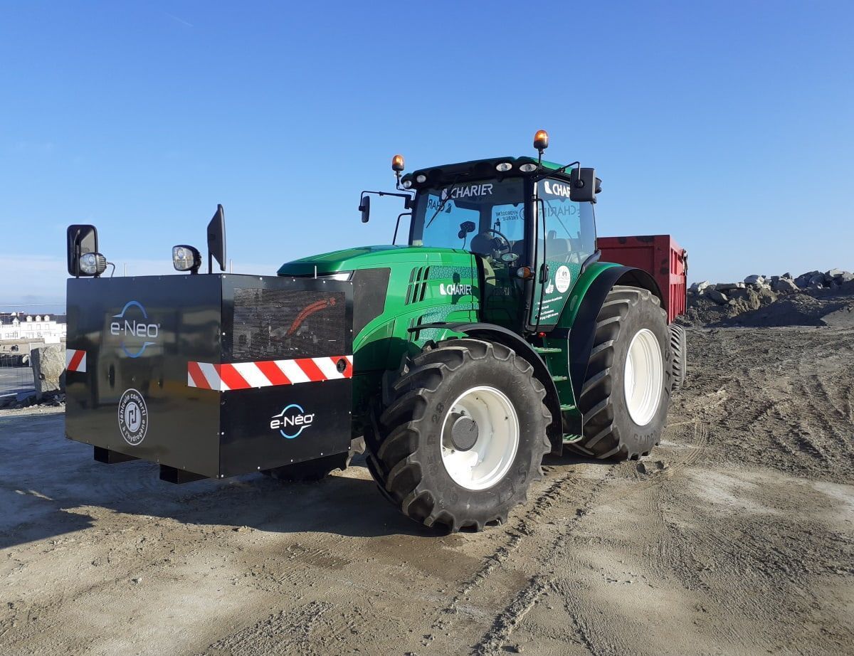 Un tracteur qui tourne à l'hydrogène vert sur les chantiers de travaux publics