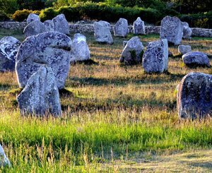 En Bretagne, un projet de parc éolien bloqué par des menhirs