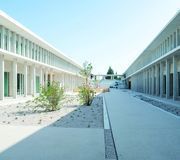 Lycée à Châteaurenard par Rémy Marciano et José Morales