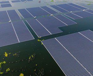 Singapour bâtit des fermes solaires sur l'eau faute d'espace