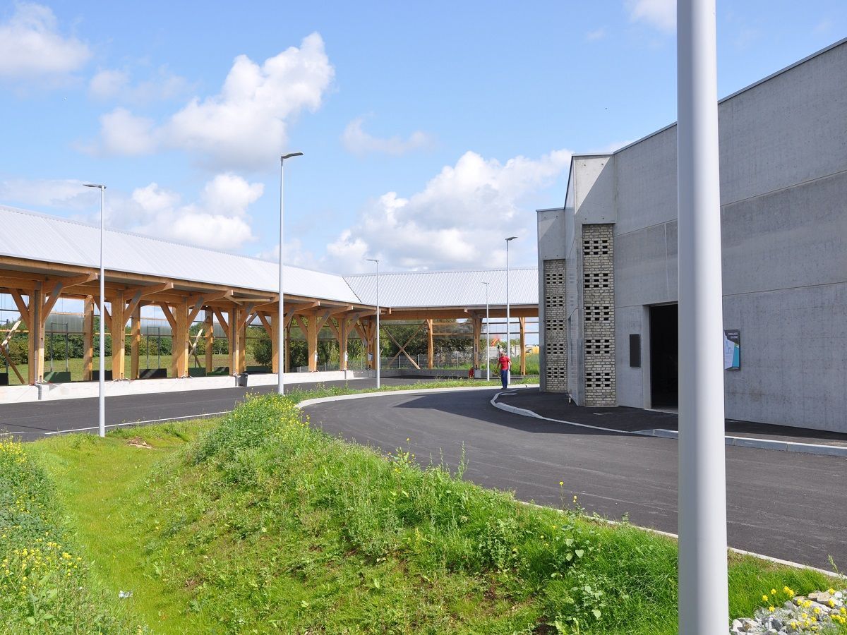 Des matériaux en réemploi dans la construction d'un centre de recyclage au Havre