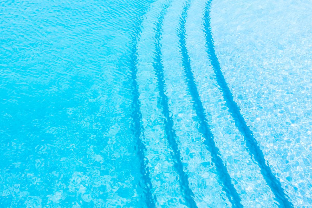 Comment en 60 ans la piscine est devenue un phénomène de société bien français