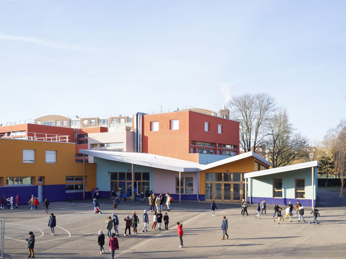 Sol Architecture signe la réhabilitation d'une école haute en couleurs à Trappes 