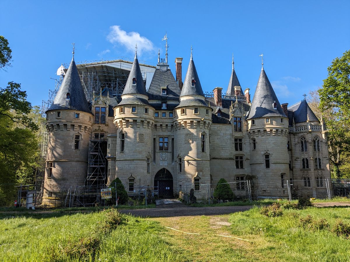 Contre l'offensive de la mérule, opération sauvetage pour un château valdoisien