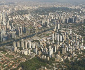 De la bruine aux tempêtes : la mégalopole Sao Paulo chamboulée par le changement climatique